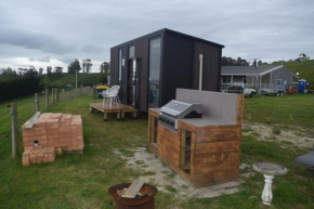 Bruce Farm Alpaca Cabin 2 by Tiny Away, Balclutha